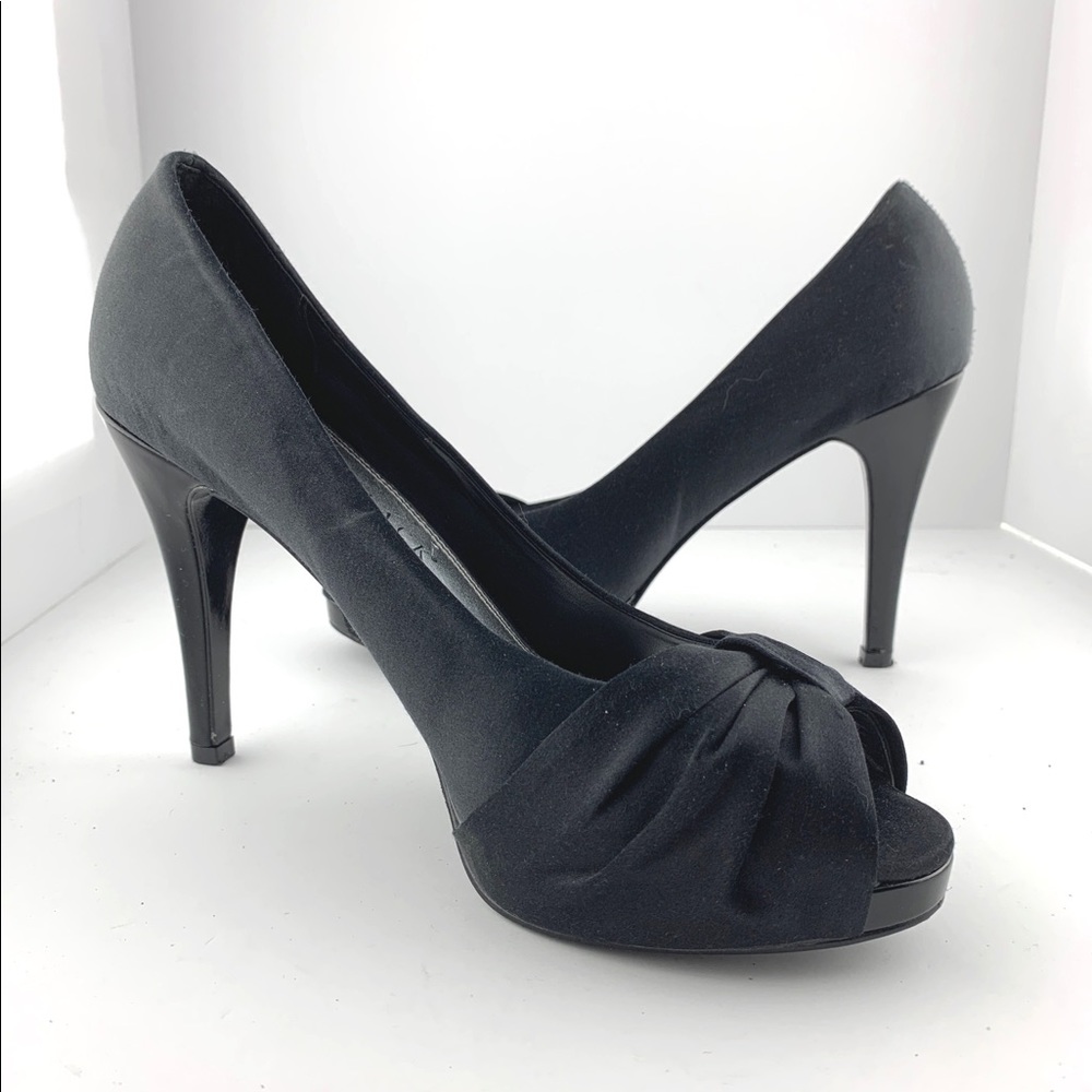 White House black market satin size 8M
